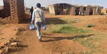 Afrika Sudan’da 100 Adet Kurban Kesip İhtiyaç Sahiplerine Dağıttık