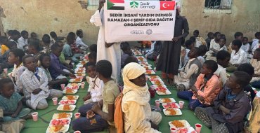 Afrika Sudan’da 5000 ihtiyaç sahibi insana Ramazan boyunca iftar vererek gıda kolisi dağıttık
